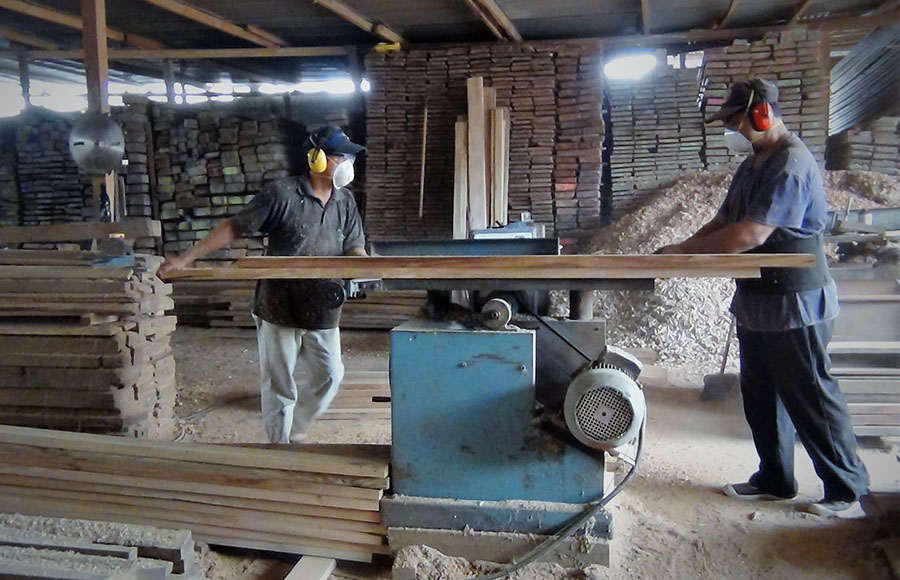 Pic-6 slicing lumber on table saw at the lumber yard.jpg